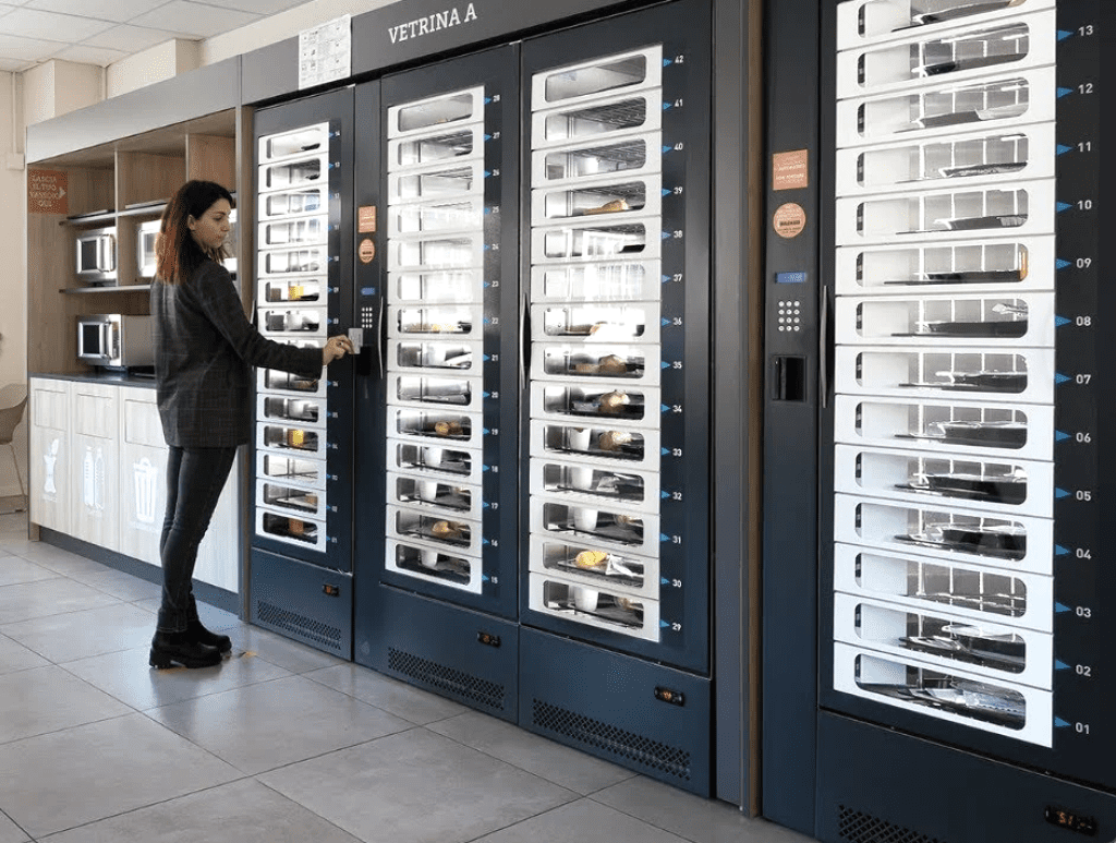 Smart locker refrigerati